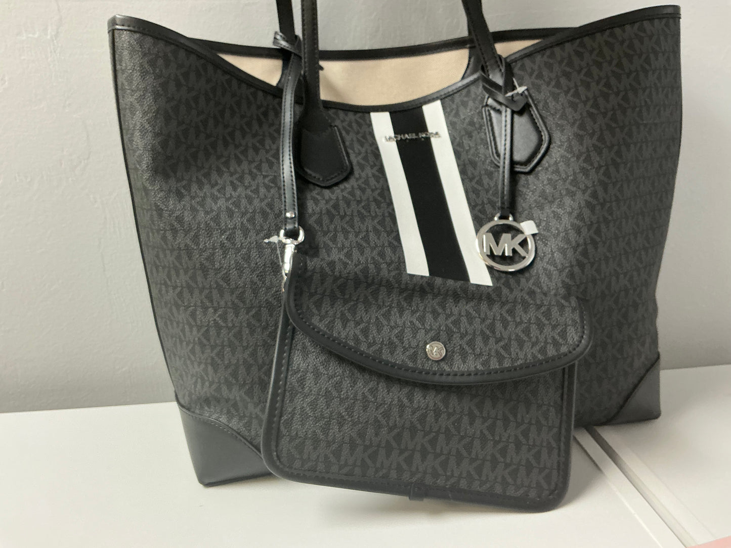#21 MK Ex Large Black Tote