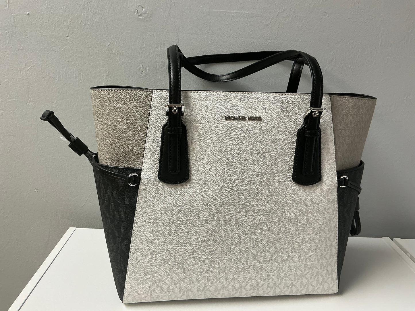 # 6 MK 3 Tone Tote with pockets