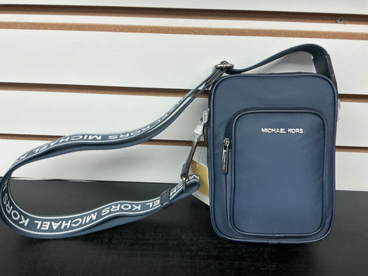# 185 Navy Cross Body