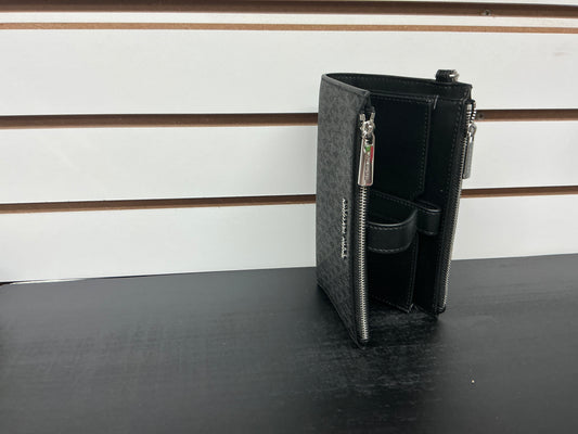 # 179 - MK Black logo wallet