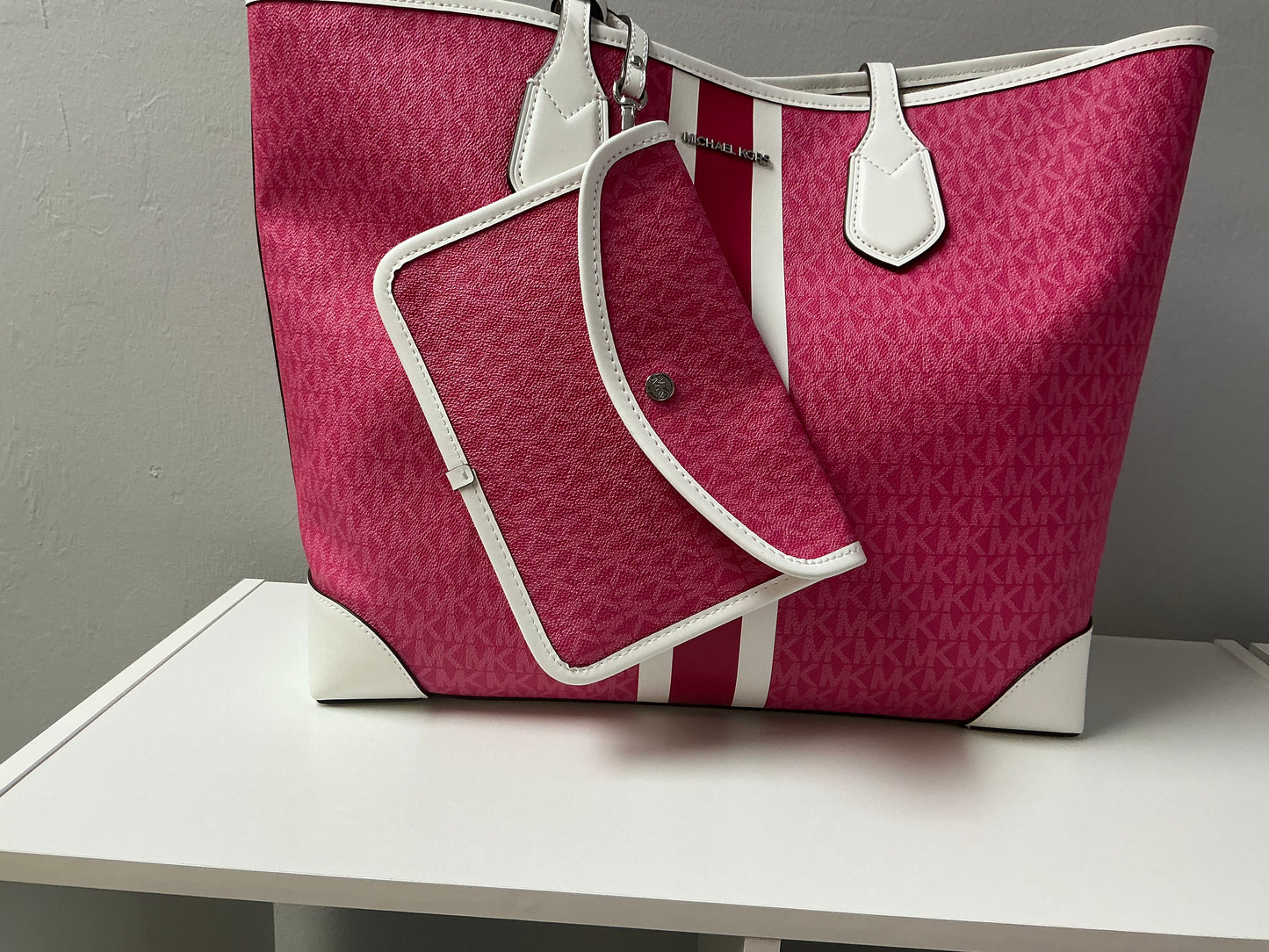 #20 MK Pink Ex Large Tote
